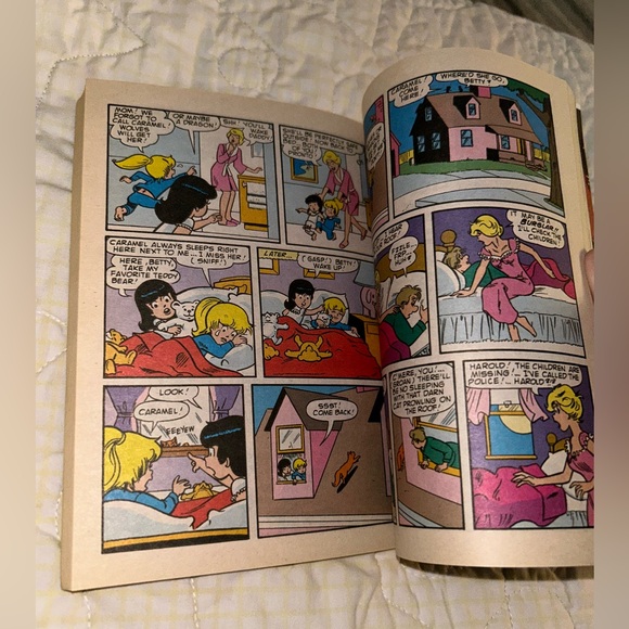 Betty And Veronica Double Digest #88 June 2000 - Picture 4 of 10